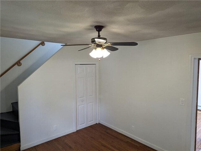 Building Photo - 61 Utton Ave