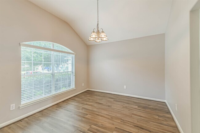 Building Photo - 13831 Hillingdale Ln