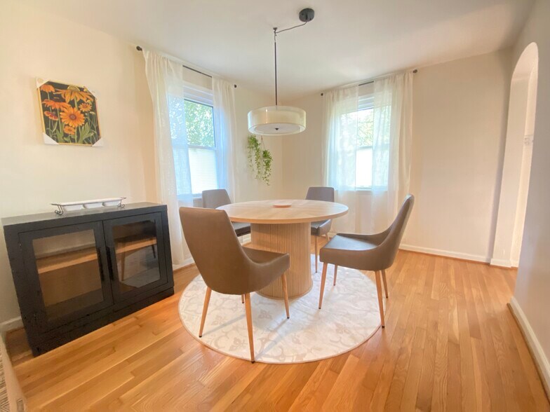 Dining area - 369 Rockhill Rd