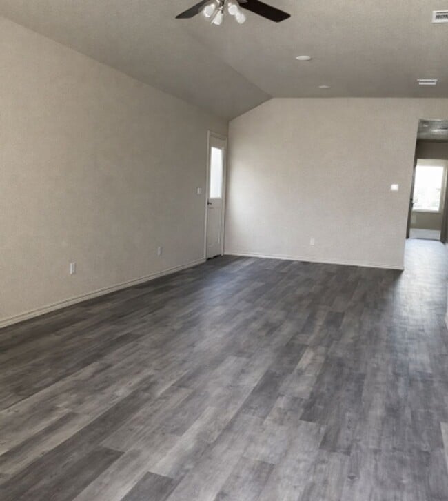 Building Photo - AVAILABLE NOW ; APPLY TODAY ON OUR WEBSITE; 1 MONTH FREE