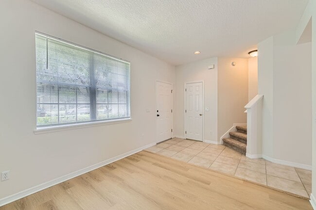 Building Photo - Windermere townhouse