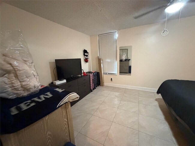 Building Photo - 7173 Orange Dr