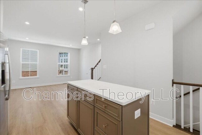 Building Photo - 4322 Ellipse Ter