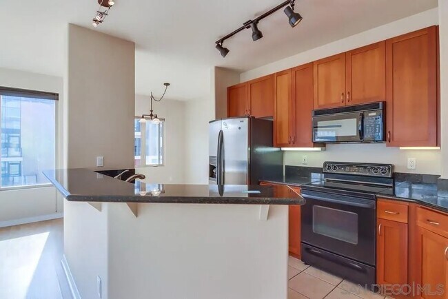 Building Photo - 330 J St