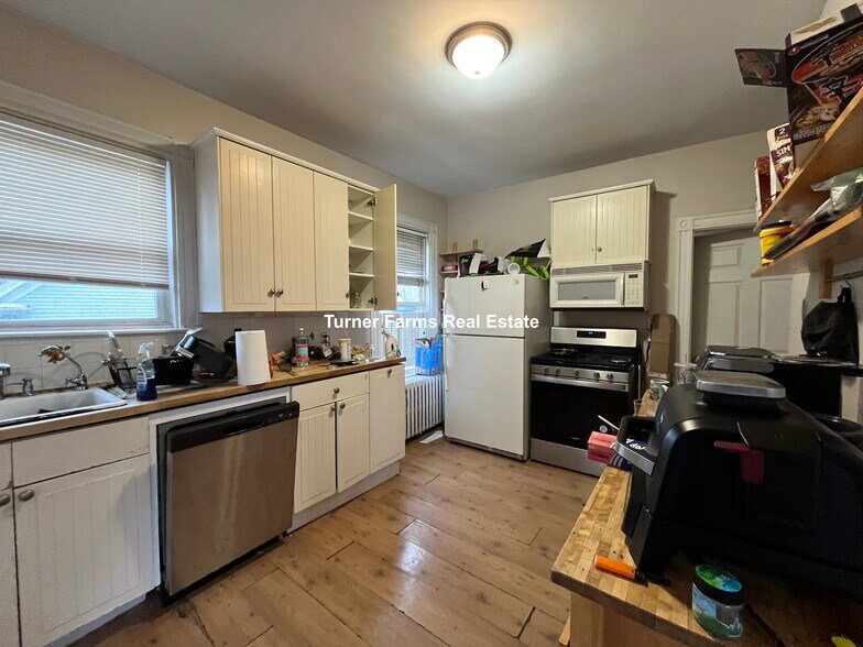 Building Photo - 124 Calumet St