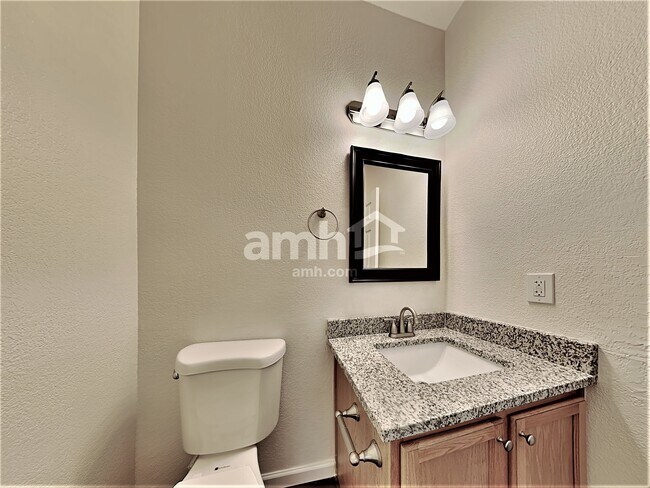 Building Photo - 1212 E Desert Rose Trail