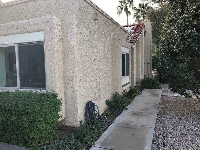 Building Photo - Available from May to November 2026!  Lovely Waterfront Home in 45+ Active Adult Resort Community...