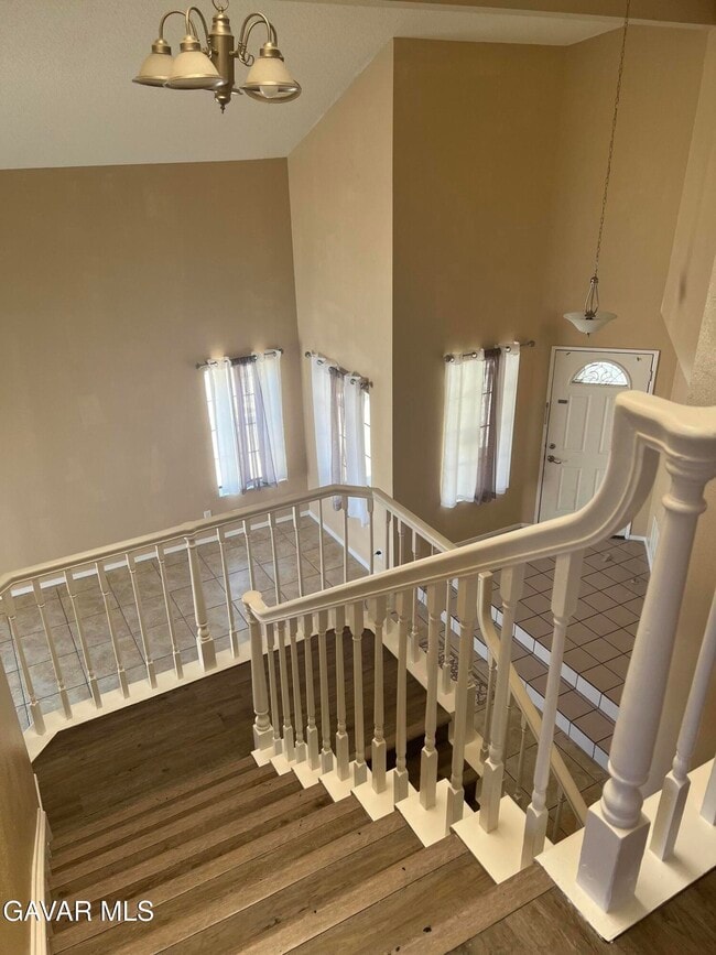 Building Photo - 325 Rainbow Terrace