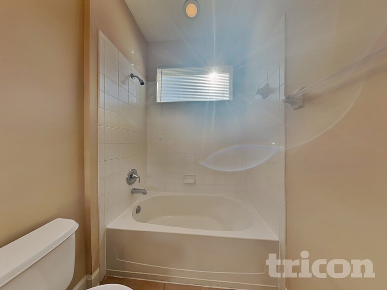 Building Photo - 922 Larwood Pine Dr