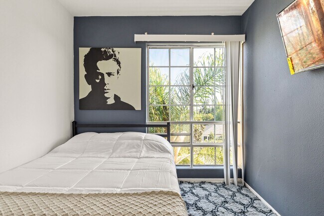 Building Photo - 10777 Ashton Ave