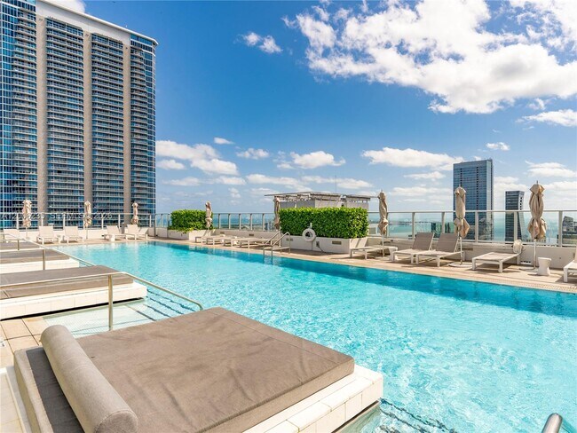 Building Photo - 1010 Brickell Ave