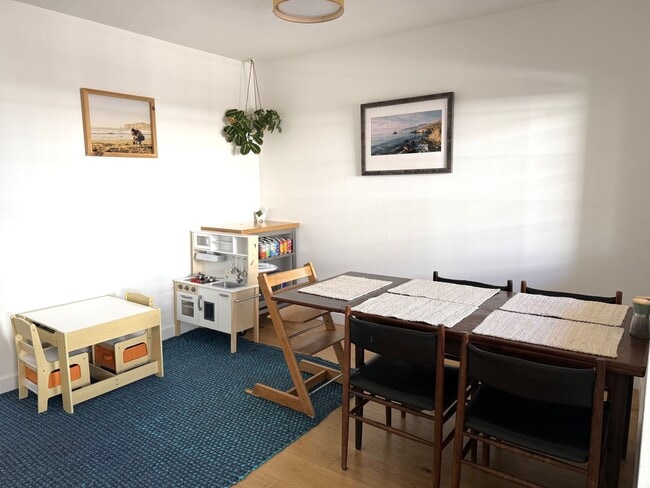 Building Photo - Furnished Multi-Level Townhome in South Redondo Beach – Available for 6–12 Months
