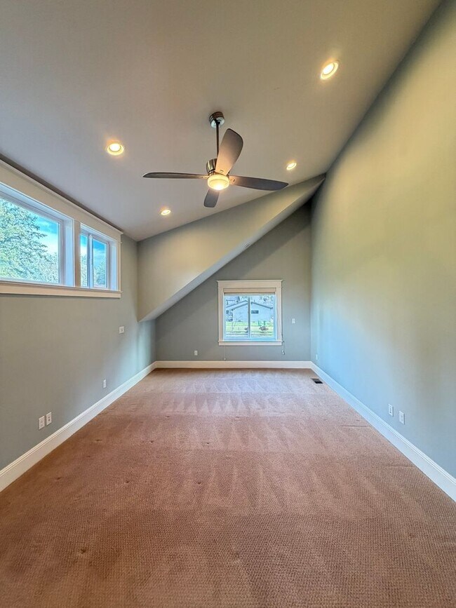 Building Photo - Gorgeous Custom Home In the Uplands Neighborhood. 4bd plus office. 2944sf.