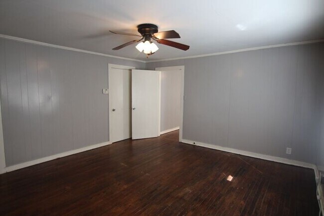 Building Photo - Available! 1 Bedroom 1 Bathroom Apartment close to Downtown Tyler!