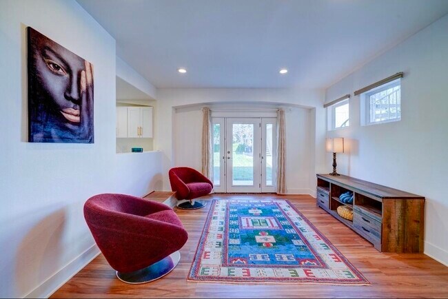 Building Photo - 1377 Knoll Rd