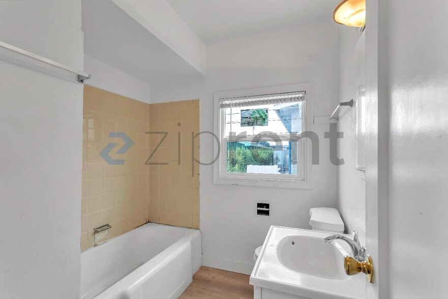 Building Photo - Unit
