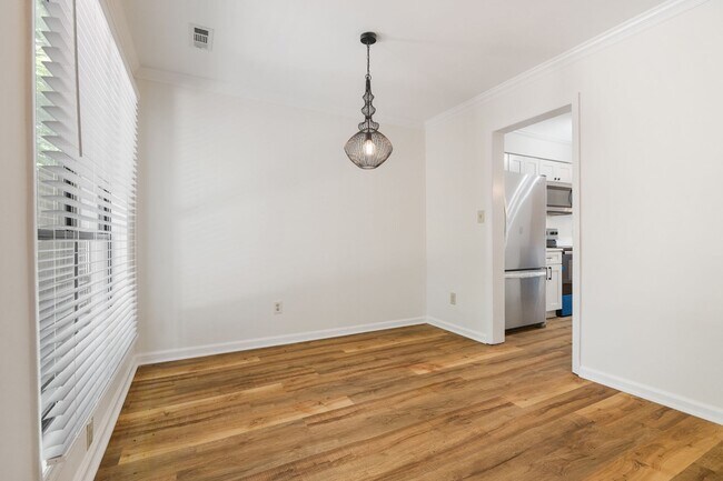 Building Photo - 3-Bedroom Townhouse in the Heart of Cary
