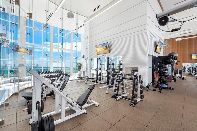 Building Photo - 1643 Brickell Ave