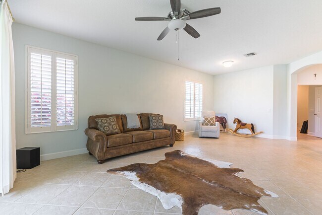 Building Photo - Modern, 2/3 Bed, 2 Bath Spacious Single St...