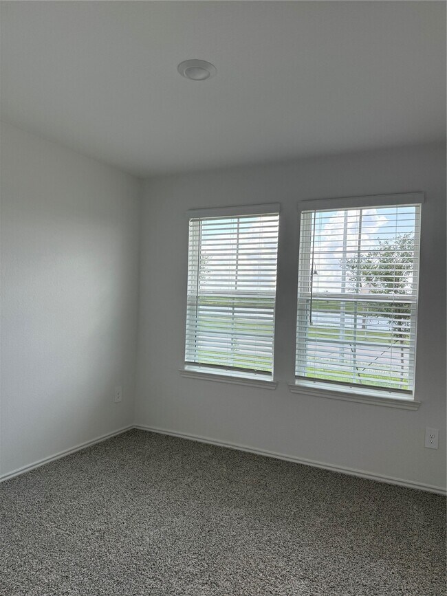 Building Photo - 1602 Cedar Pointe Ct