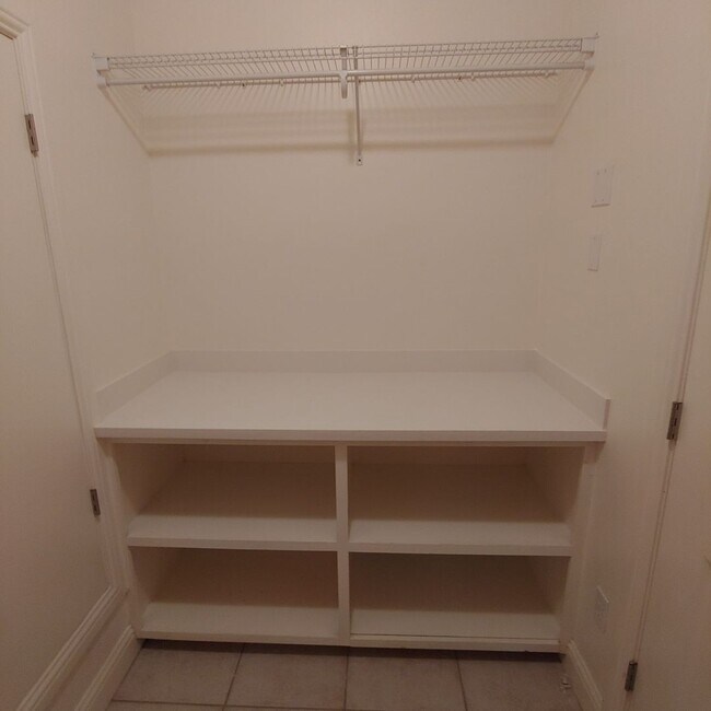 Building Photo - Nice main floor 3 BR 2 BTH Condo in awesome PG location