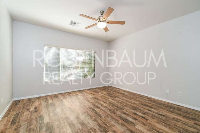 Building Photo - 1949 W Olive Way