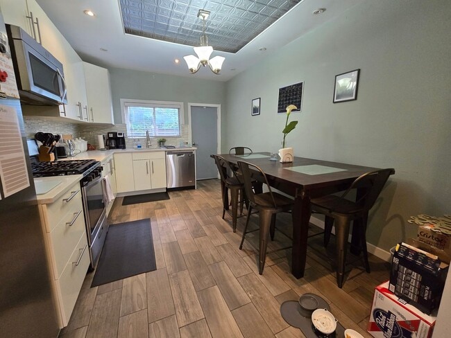 Building Photo - Bright 3 bed 1.5 bath in WHITMAN SOUTH PHI...