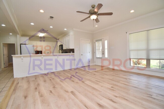 Building Photo - Updated 3 Bedroom, 2 Bath Home