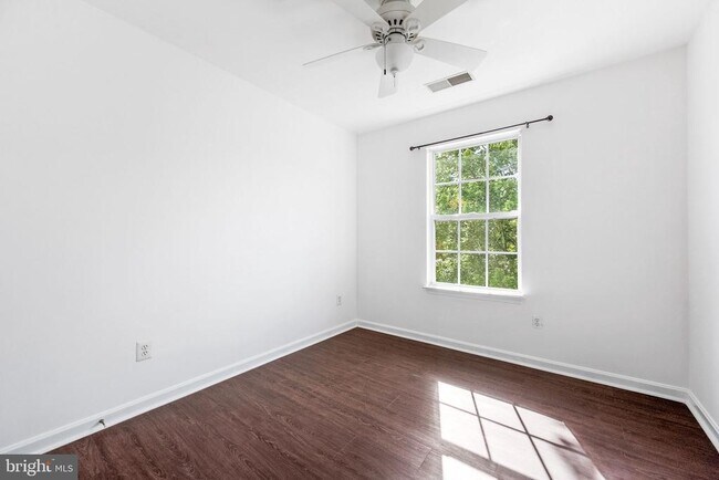 Building Photo - 21562 Iredell Terrace