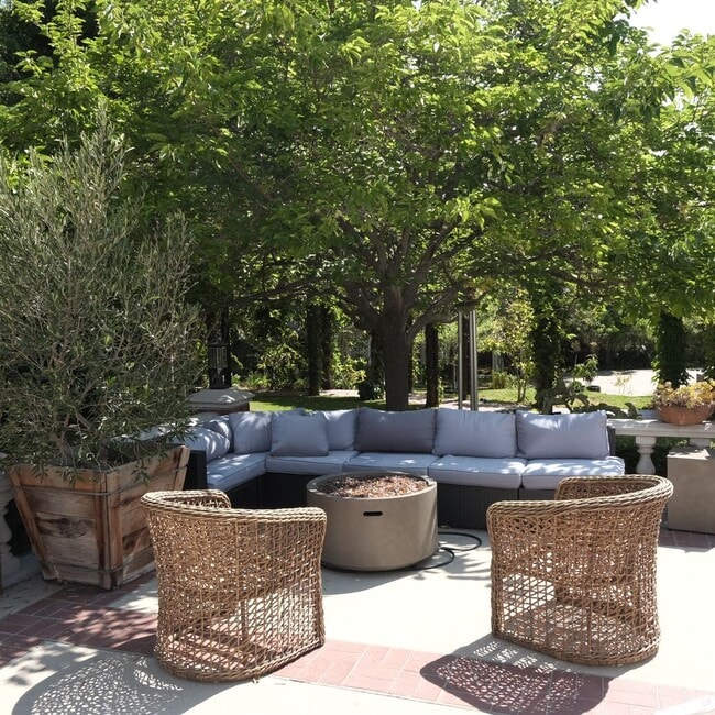 Building Photo - SPACIOUS MANSION WITH 2 PRIVATE ROOMS *FOR...