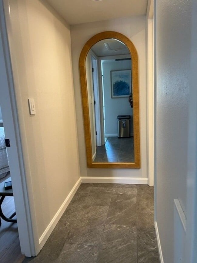 Building Photo - 1BR/1BA Newly Renovated Canal front Condo on Venice Island