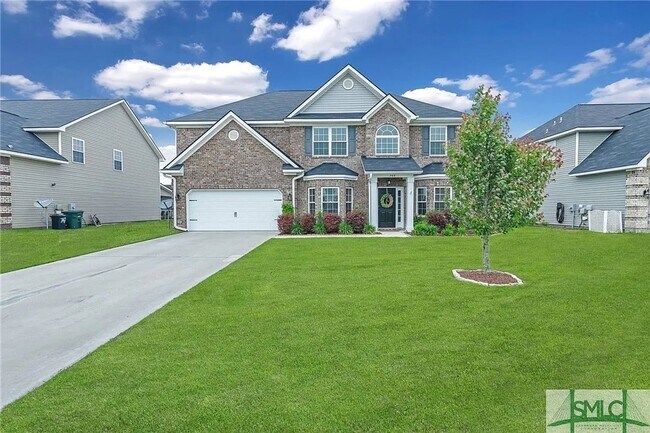 Building Photo - 4 bedroom beautiful home available August 10!!