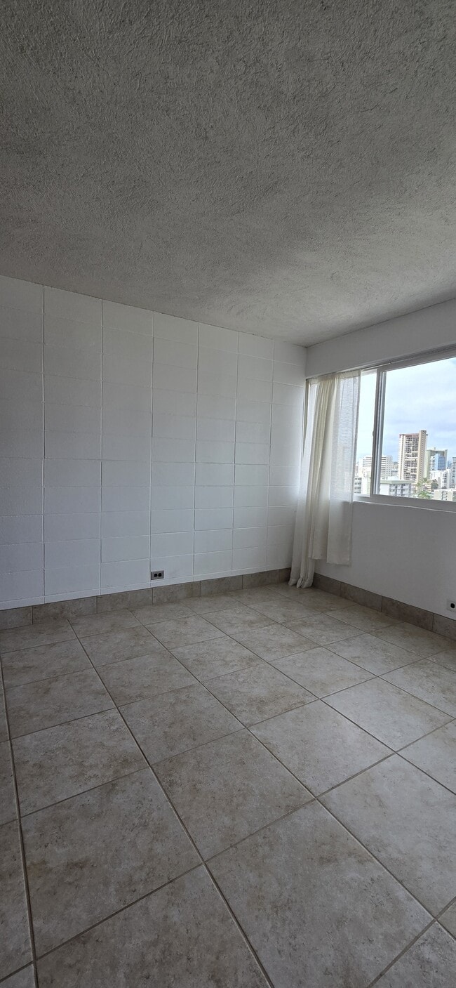 Building Photo - 1710 Makiki St