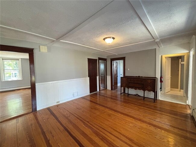 Building Photo - 712 Hope St