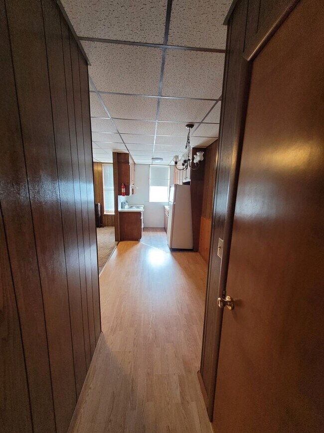 Building Photo - 402 N Railroad St