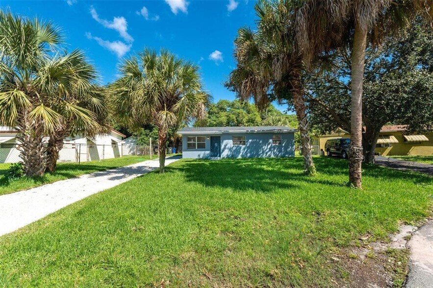 Primary Photo - 1040 NW 23rd Ter