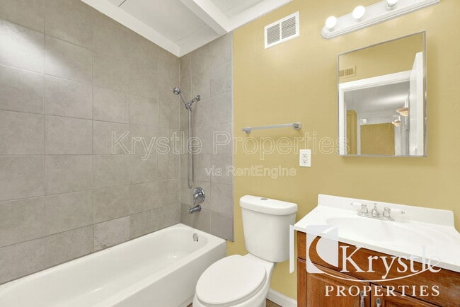 Building Photo - 1114 Coronel Ave