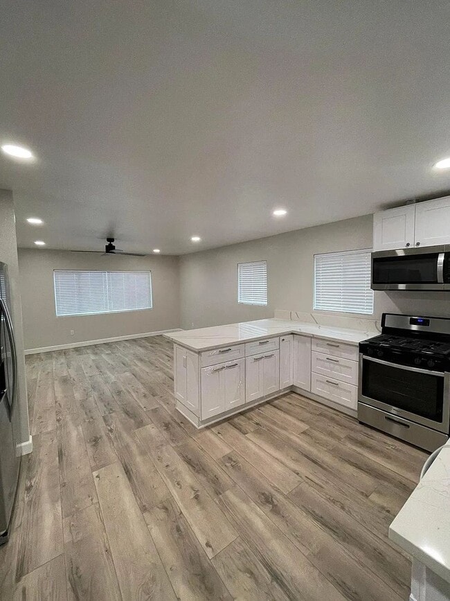 Building Photo - 1010 Cypress Ave