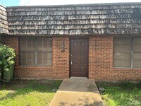 Building Photo - 303 Forest Hills