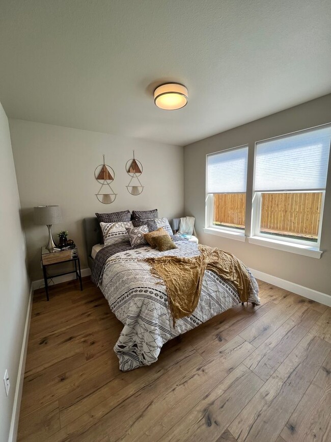 Building Photo - Leasing Special: $750 off January Rent