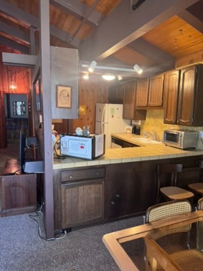 Building Photo - Spacious Furnished 3BD + Den / 3BA Mountain Condo | Pet Friendly | Villa de los Pinos