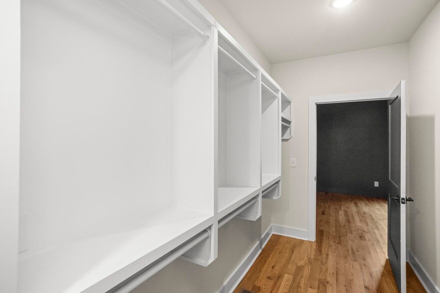 Building Photo - 337 Gatewood Ave