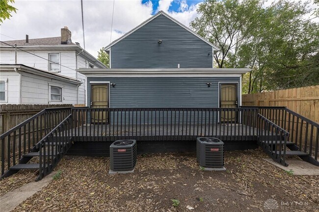 Building Photo - 321 Deeds Ave