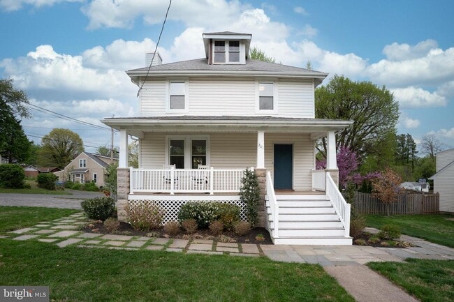 Building Photo - 201 Kenwood Ave