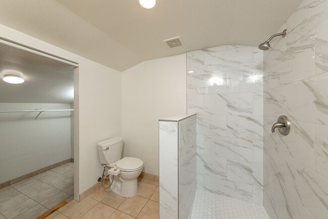 Building Photo - Studio in Oceanside!