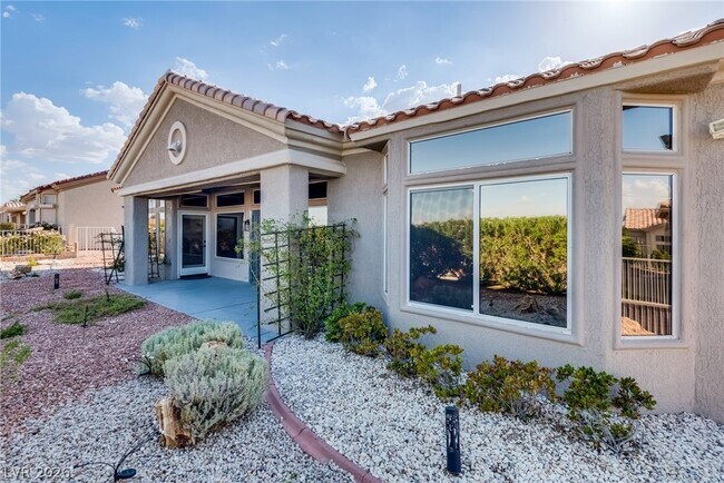 Building Photo - 2508 Sandilands Dr