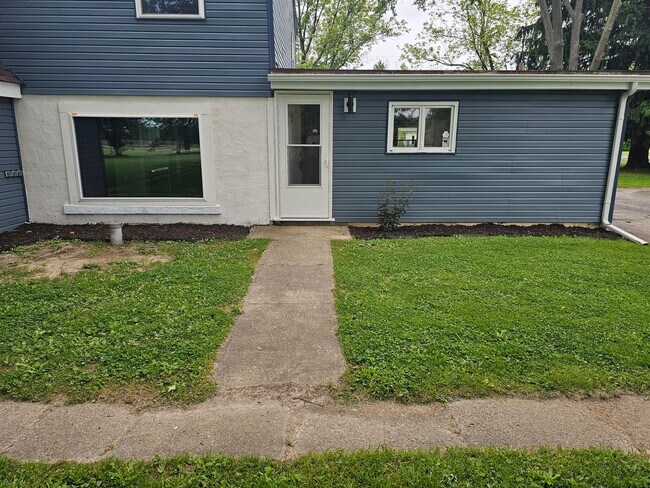 Building Photo - 1000 Timpe Rd