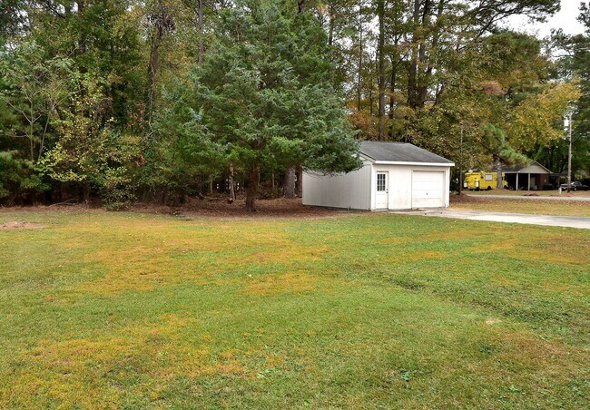 Building Photo - 3645 Shenandoah Dr