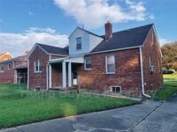 Building Photo - 2249 Ridgelawn Ave