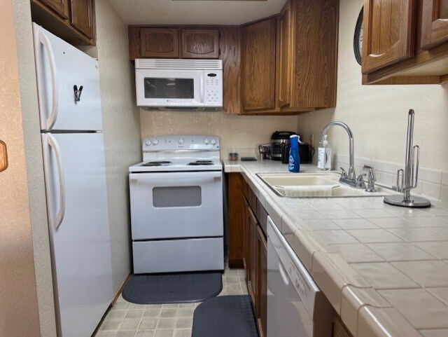 Building Photo - 454 Riverfront Dr